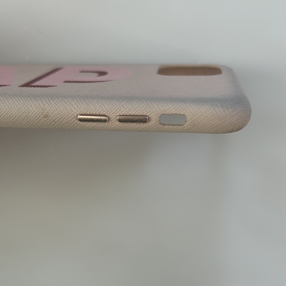 iPhone 11 Pro Max cases - Picture 4 of 9